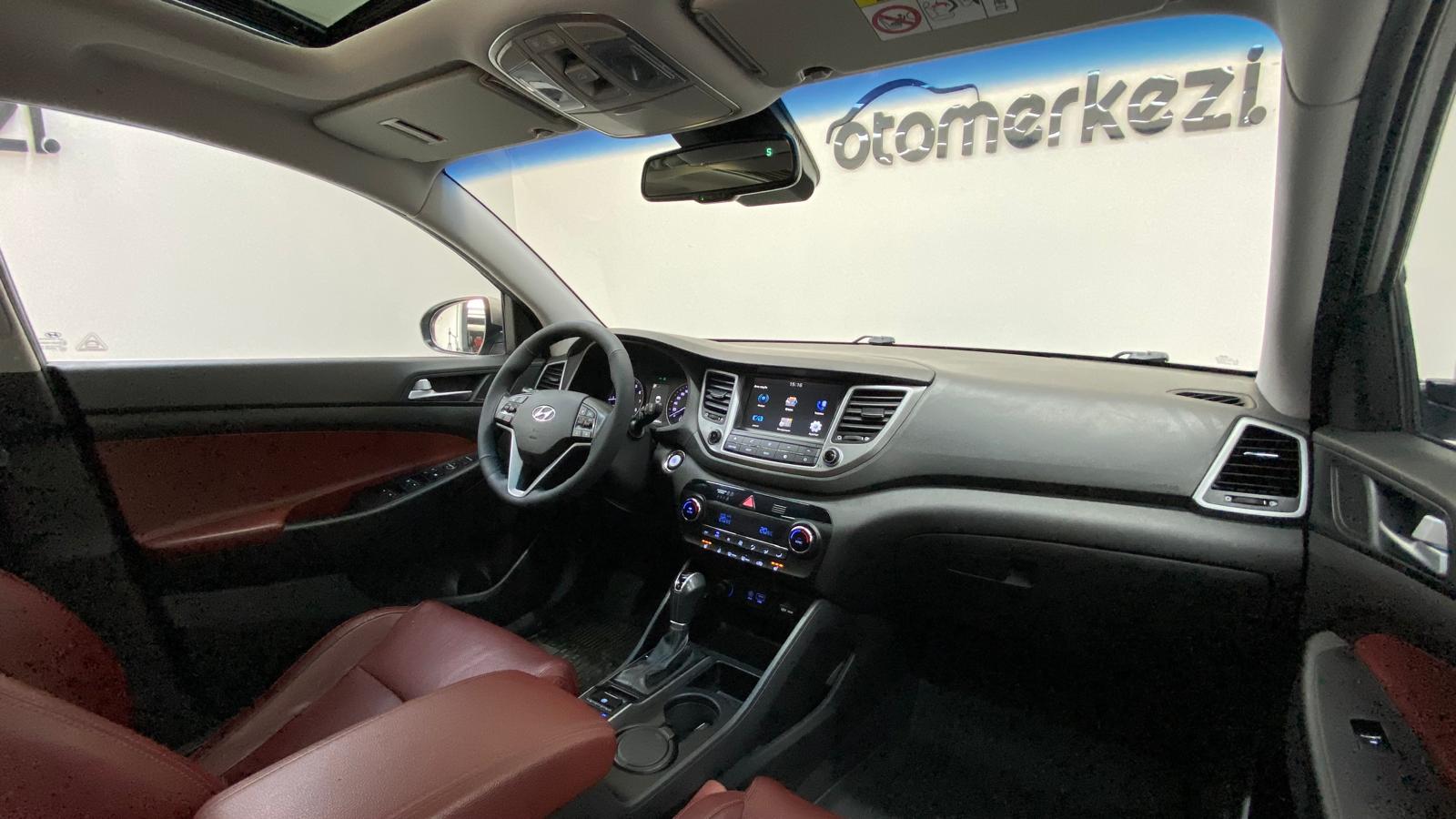 HYUNDAI TUCSON 24